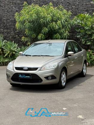 FORD FOCUS 2.0 GLX SEDAN 16V GASOLINA 4P MANUAL